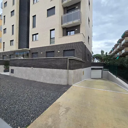 Family Beachfront Apartment *